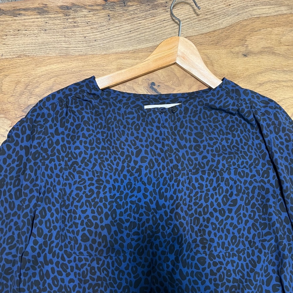 LOFT Navy Leopard Print Blouse – Long Sleeve – Size Medium 🖤 🐆 💙 - Picture 6 of 10